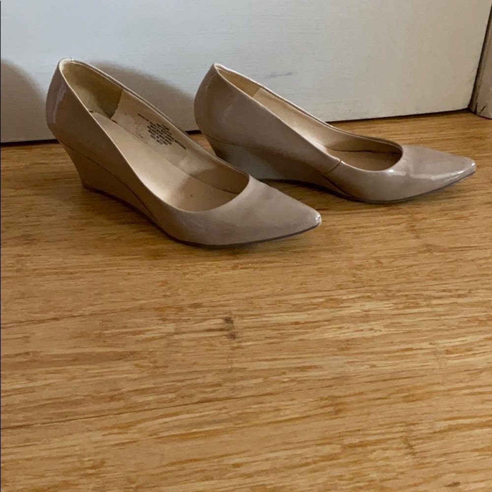 Nine West Gelato nude patent wedge heels sz 7.5